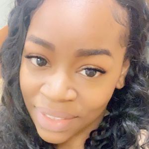 Meet your Posher, Dominique